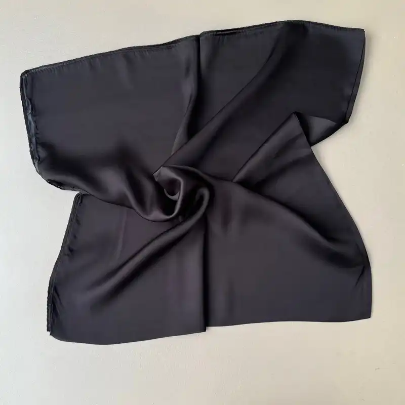 روسری زنانه مدل ساتن ابریشم مامی لطیف قواره 110