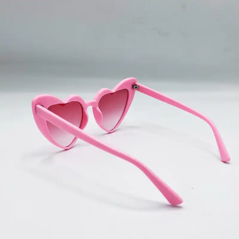 عینک آفتابی زنانه مدل قلبی