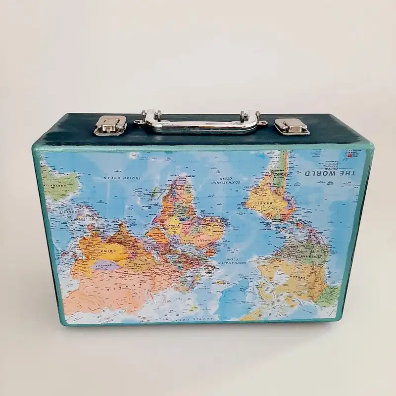 جعبه هدیه مدل چمدان چوبی طرح نقشه جهان کد WS12