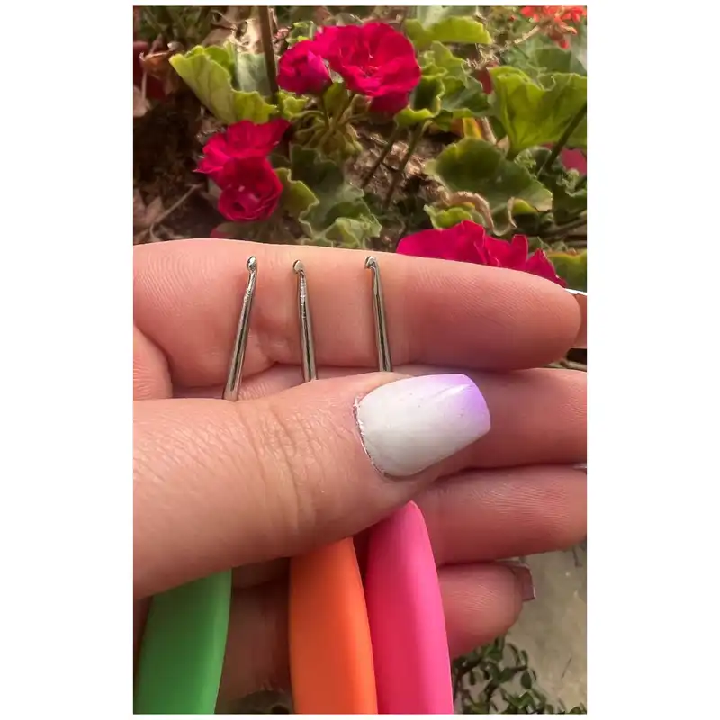 قلاب بافتنی مدل ZHL-1.75 کد 1.75 به همراه سنجاق نشانه گذار بافتنی و سوزن دوخت کاموا مجموعه 4 عددی