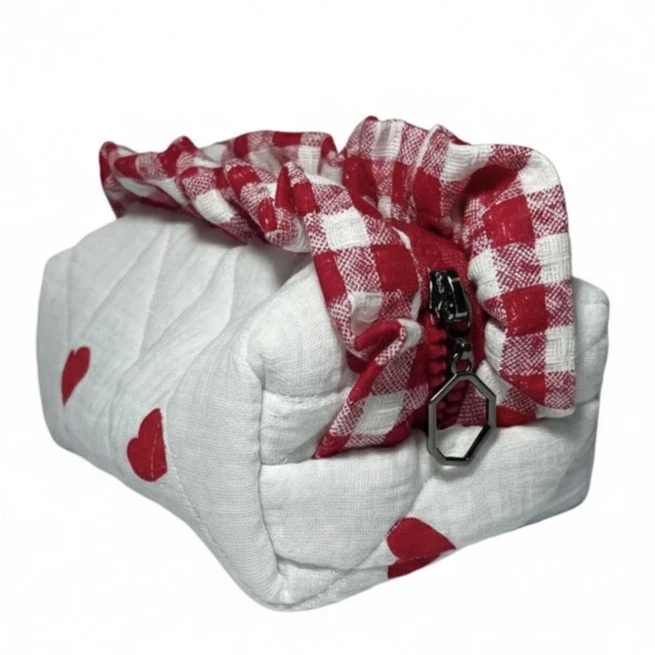 کیف لوازم آرایش زنانه طرح قلب چین دار