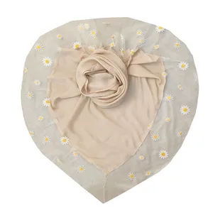 روسری زنانه مدل وال اسلپ حاشیه تور پولکی بابونه 