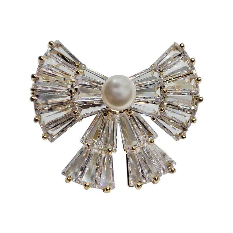 گل سینه زنانه مدل پاپیون مرواریدی