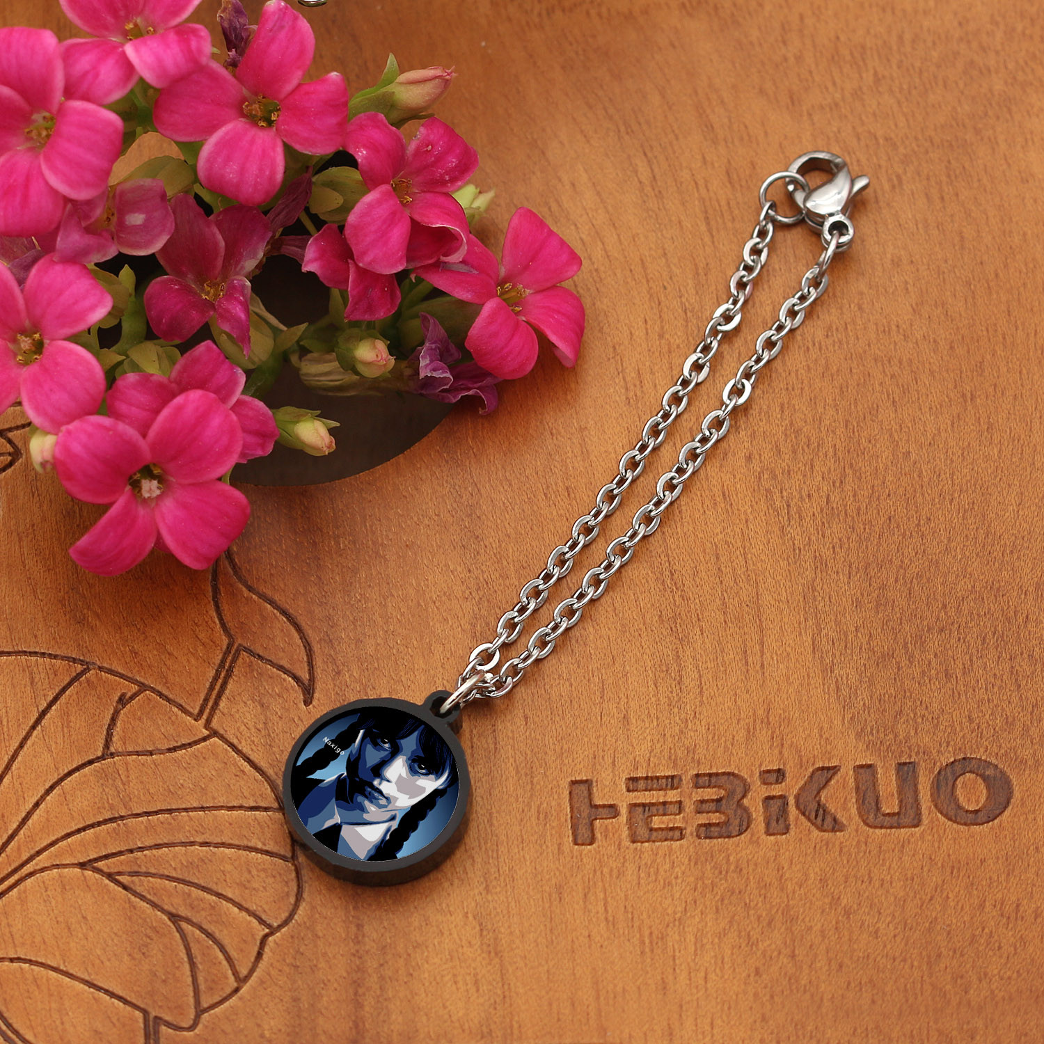 آویز ساعت زنانه ناکسیگو مدل شب تاب طرح Wednesday کد AW7273 آویز ساعت زنانه ناکسیگو مدل شب تاب طرح Wednesday کد AW7273