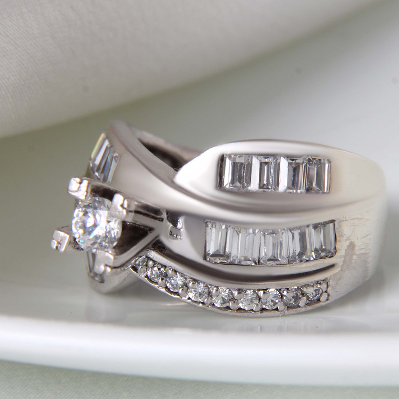 انگشتر نقره زنانه مدل رادیوم کد AWR_825