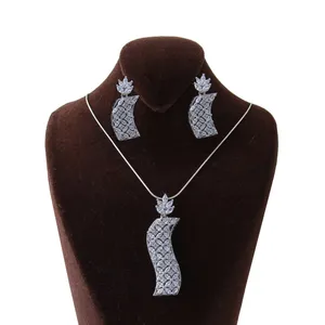     نیم ست نقره زنانه بازرگانی میلادی کد NTR_232