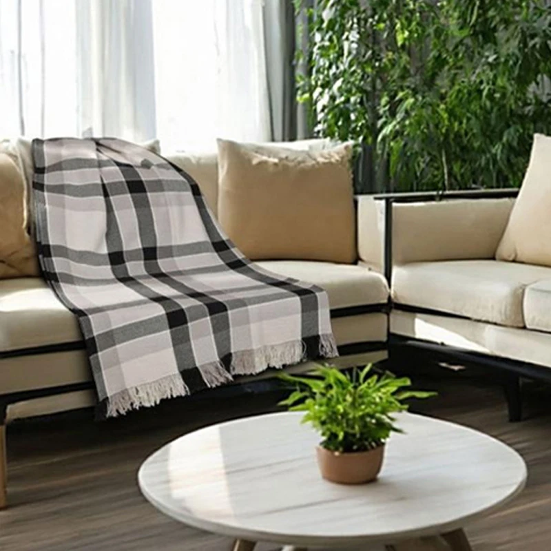 شال مبل برق لامع طرح ماهور سایز 140*130 سانتی متر