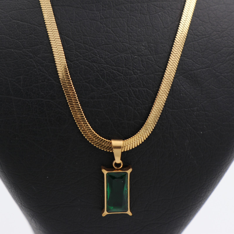 گردنبند دخترانه مدل ماری نگین یشم کد 4120 گردنبند دخترانه مدل ماری نگین یشم کد 4120