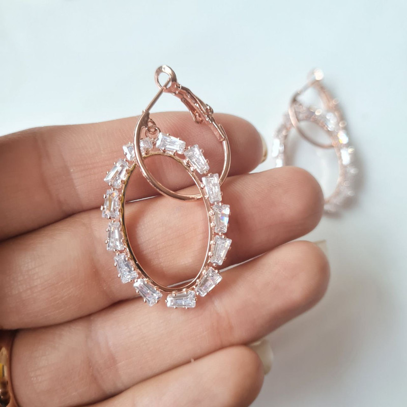 گوشواره زنانه مدل بیضی نگین دار گوشواره زنانه مدل بیضی نگین دار