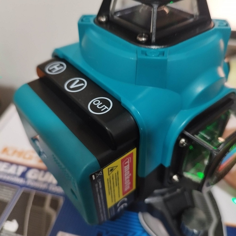 تراز لیزری تی ماکوتا مدل 4 بعدی نور سبز کد TM-4D19WF-1.30به همراه سه پایه