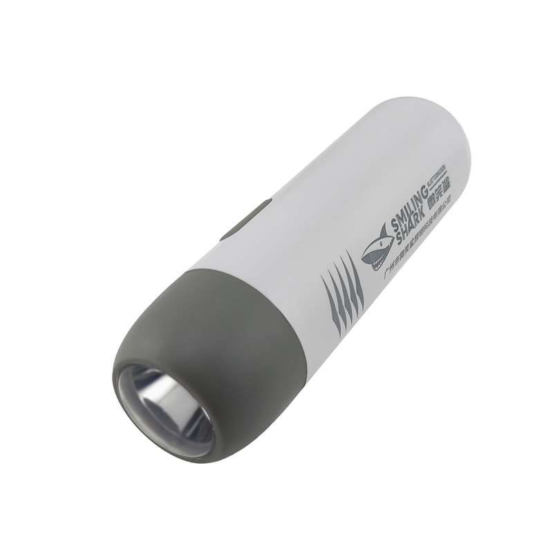چراغ قوه اسمایلینگ شارک مدل دوکاره کد SD0716-SEK01 با نور مهتابی