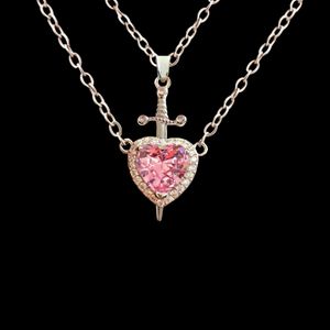 گردنبند دخترانه مدل قلب و شمشیر مجموعه دو عددی