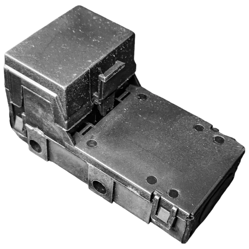 جعبه فیوز چکاد مدل کالسکه ای 4 فیوز مناسب برای پژو 405