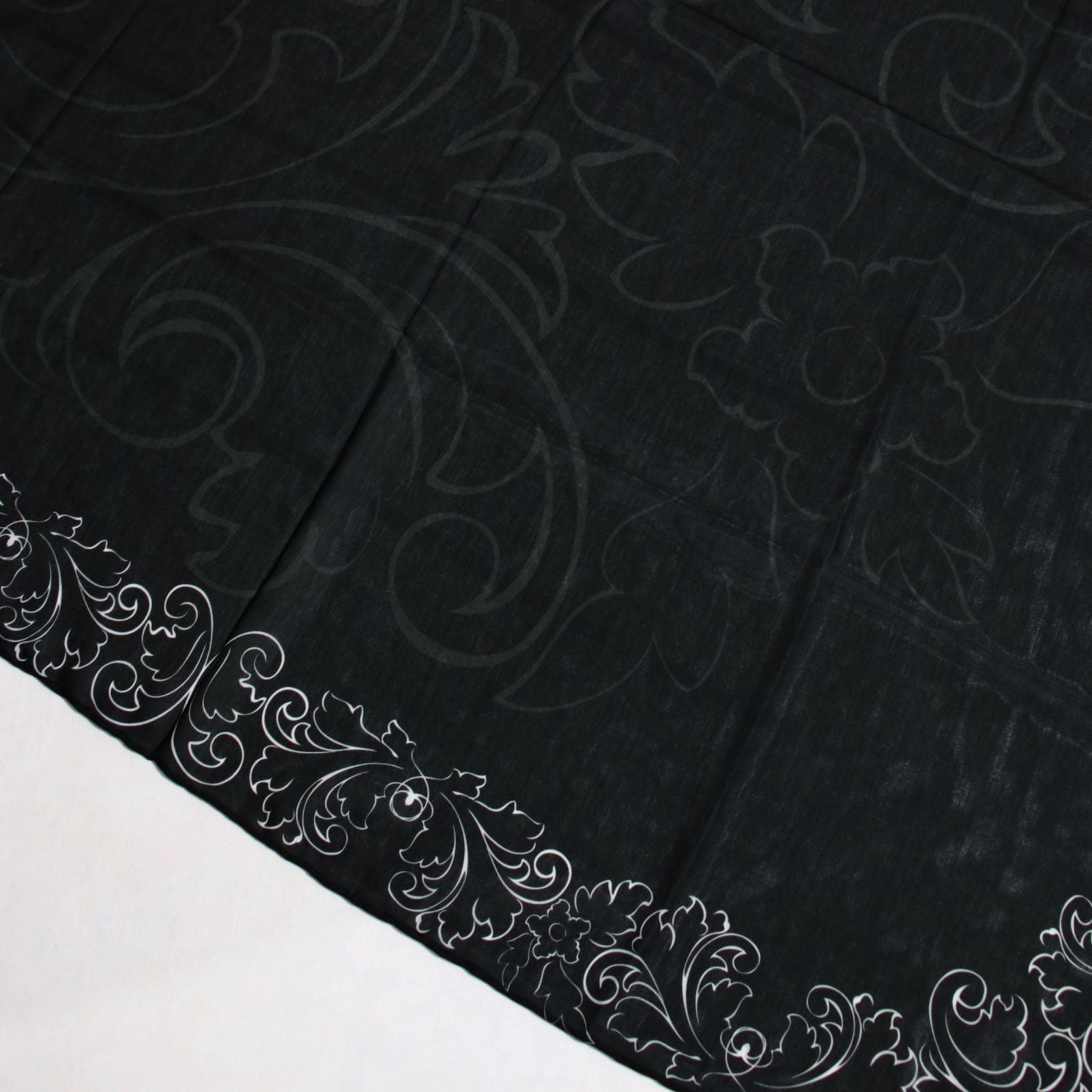 روسری زنانه مدل نخی خنک حاشیه دار ساده کد 7010 -  - 7