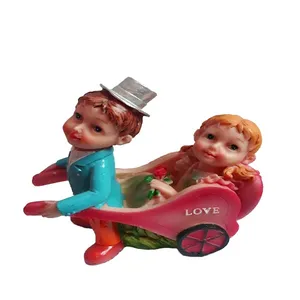 مجسمه مدل دختر و پسر گاری سوار