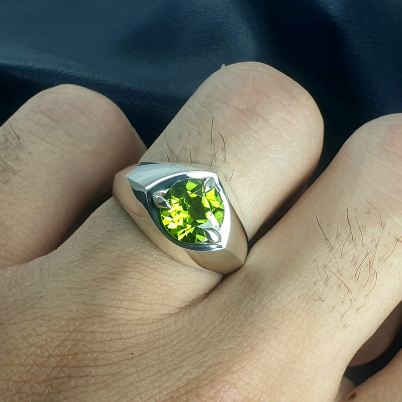 انگشتر نقره زبرجد مردانه مدل مثلث دستساز