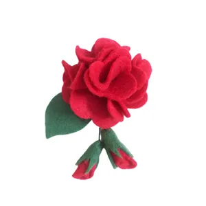 گل سینه زنانه مدل گل رز