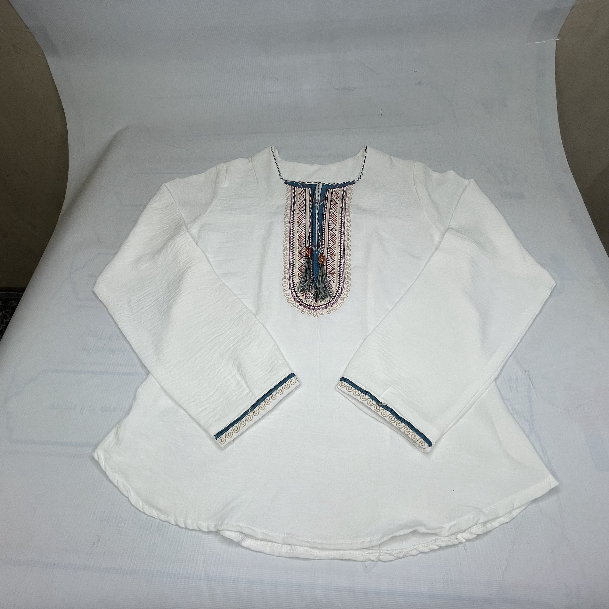 بلوز دست‌دوز زنانه مدل یقه گرد