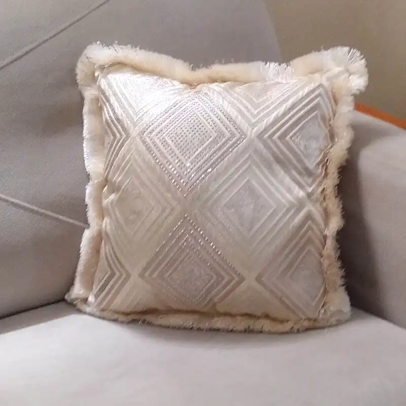 کوسن کالامیر مدل ژاکارد نگین کوب