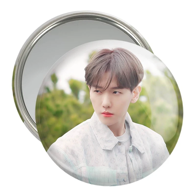 آینه جیبی خندالو مدل بکهیون گروه اکسو EXO  کد 13616