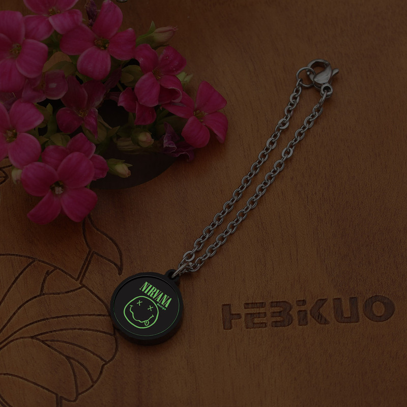 آویز ساعت زنانه ناکسیگو مدل شب تاب طرح Nirvana کد AW7269