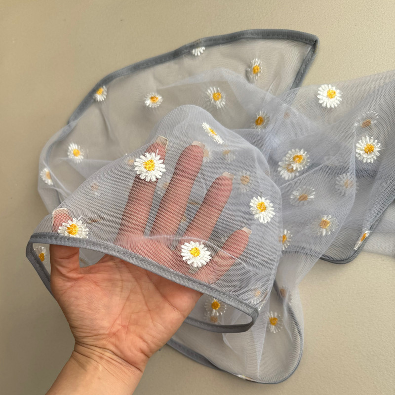 روسری زنانه مدل توری گل بابونه ای کد 60