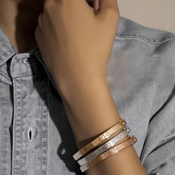 دستبند النگویی طلا 18 عیار زنانه دوست خوب مدل کارتیه پیچ سایز2 کد DK075 - - 3