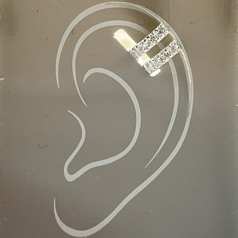 پیرسینگ نقره زنانه مدل حلقهای نگین دار پیرسینگ نقره زنانه مدل حلقهای نگین دار