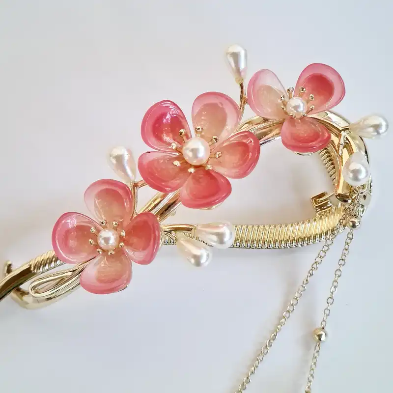 گیره مو زنانه مدل چفتی سه گل آویزدار کد fengy 20