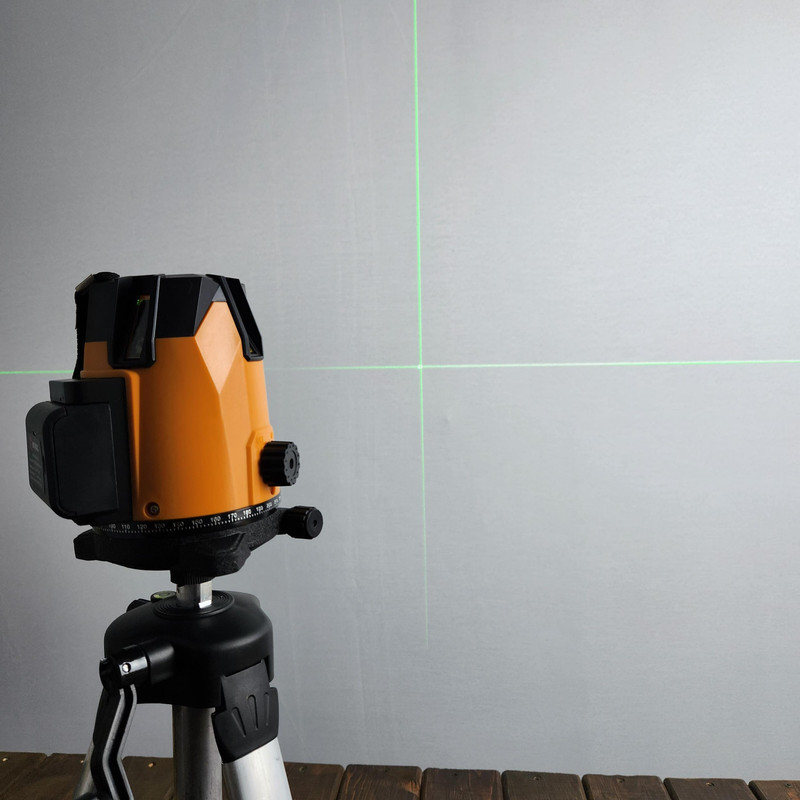 تراز لیزری صنعتی اینتیمکث کد GHR133 به همراه پایه تراز لیزری صنعتی اینتیمکث کد GHR133 به همراه پایه