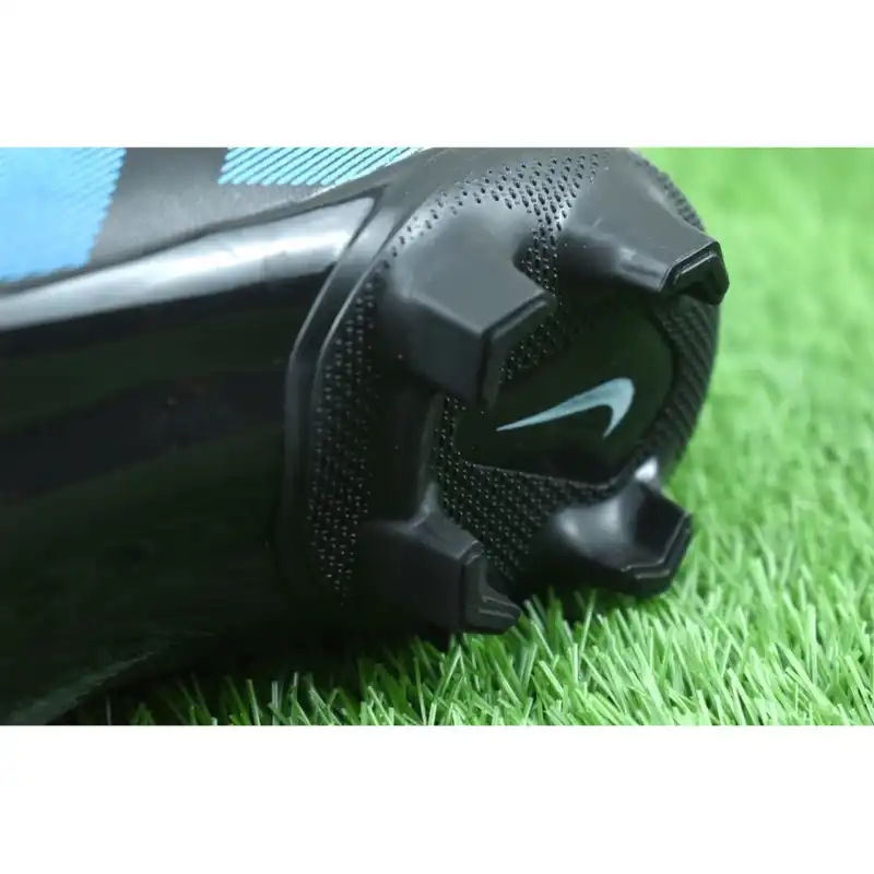 کفش فوتبال مردانه مدل استوک دار