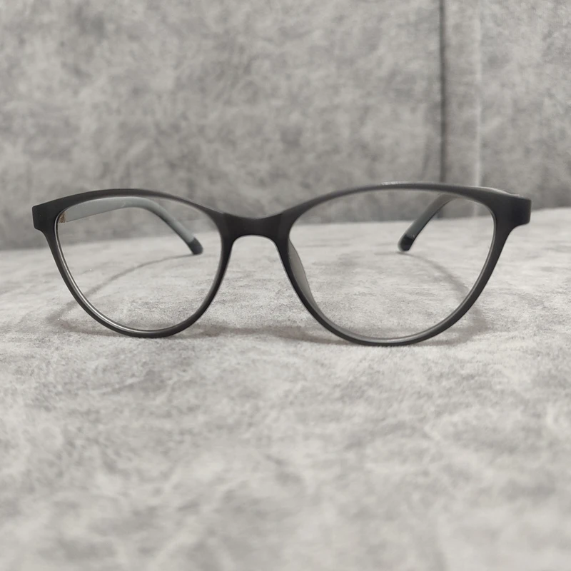 عکس شماره 2 : فریم عینک طبی بچگانه مدل ویفرر کائوچو تیار tr کد 0256