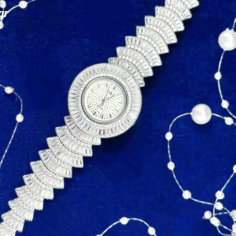 ساعت مچی عقربه ای نقره  زنانه مدل باگتی نگین دار