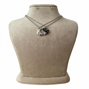 گردنبند دخترانه مدل ماه و ستاره بسته دو عددی