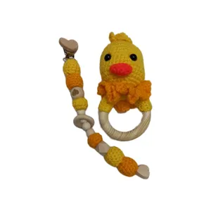 عروسک بافتنی مدل دندون گیر به همراه بند پستونک طرح جوجه