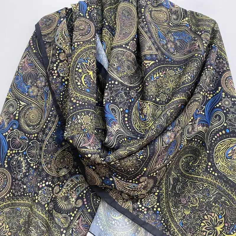 روسری زنانه مدل نخی چهارفصل منگوله دار کد 895