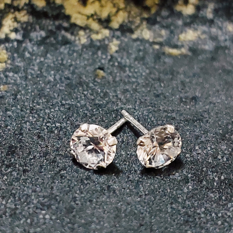 گوشواره نقره زنانه آی ام مدل شعله zirconia