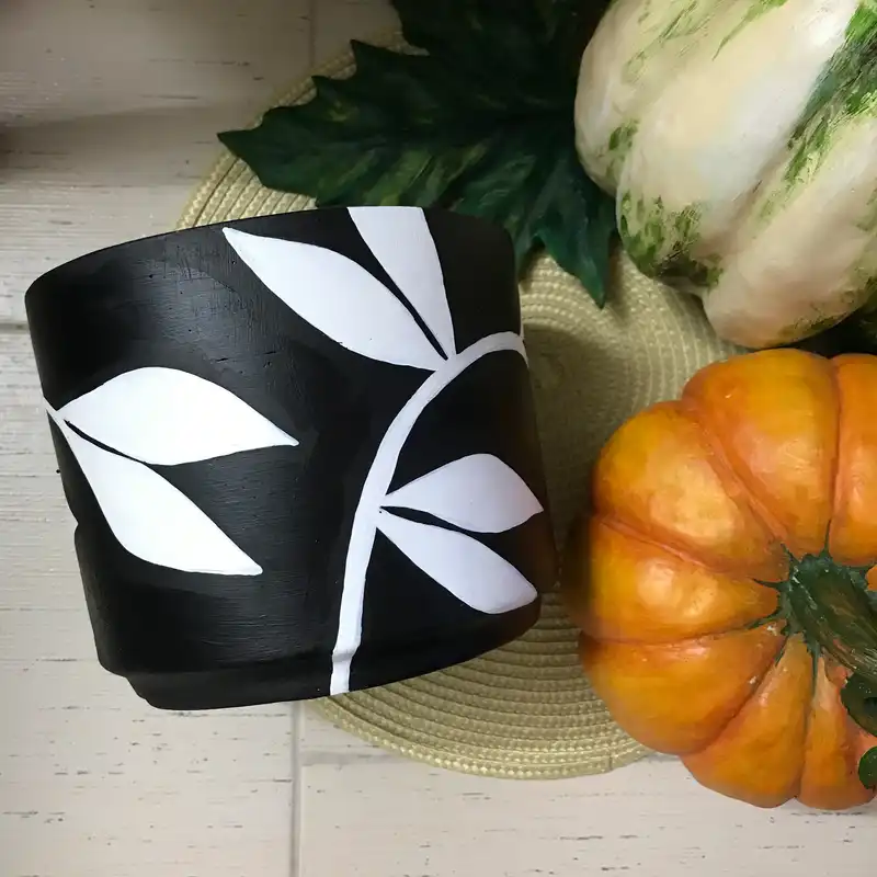 گلدان سفالی مدل استوانه طرح برگ