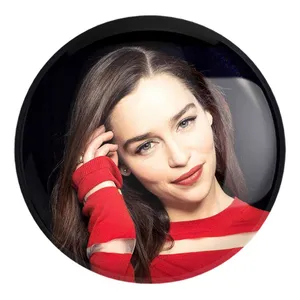 پیکسل خندالو طرح امیلیا کلارک Emilia Clarke کد 6402 مدل بزرگ