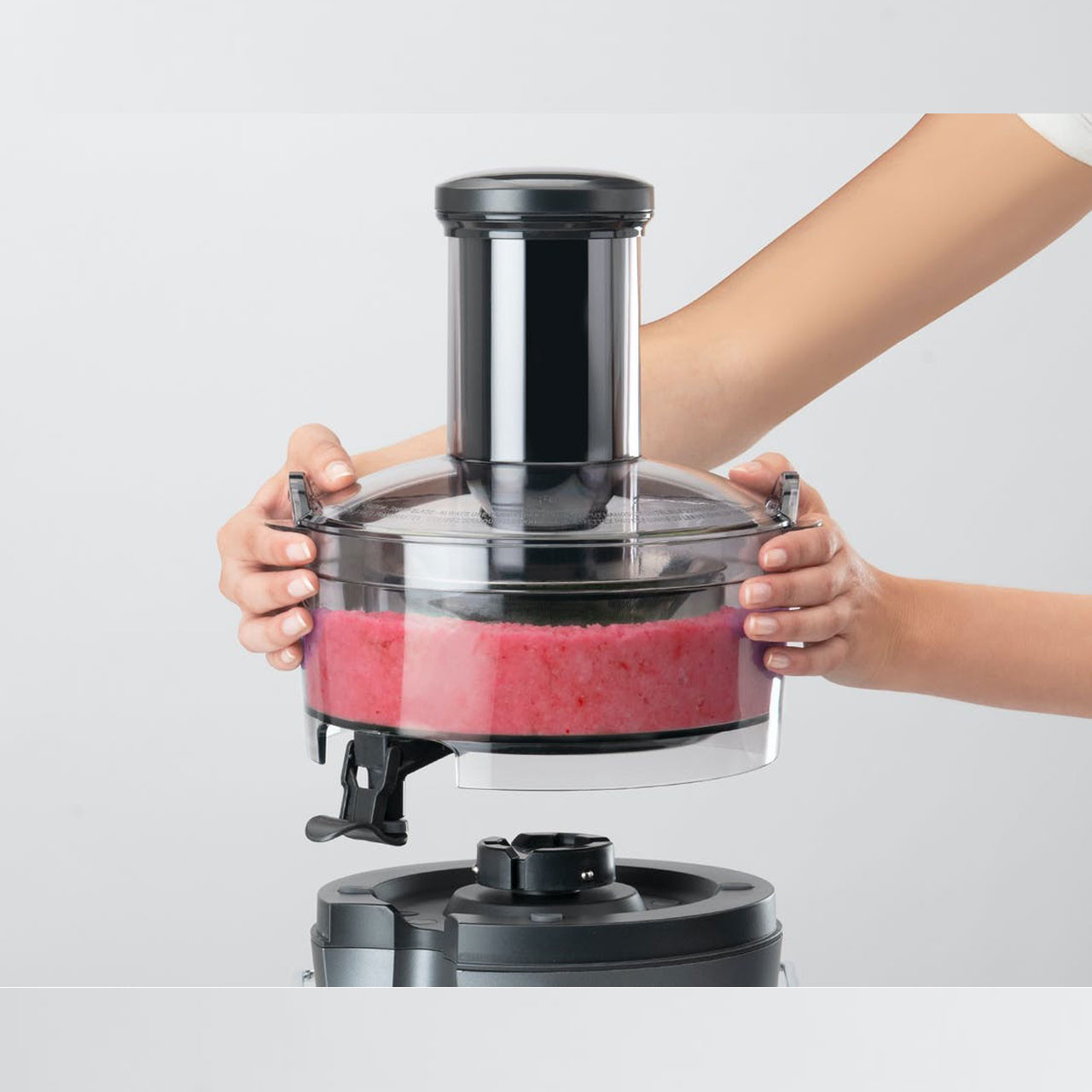 آبمیوه گیری نوتریبولیت مدل NBJ-100 آبمیوه گیری نوتریبولیت مدل NBJ-100