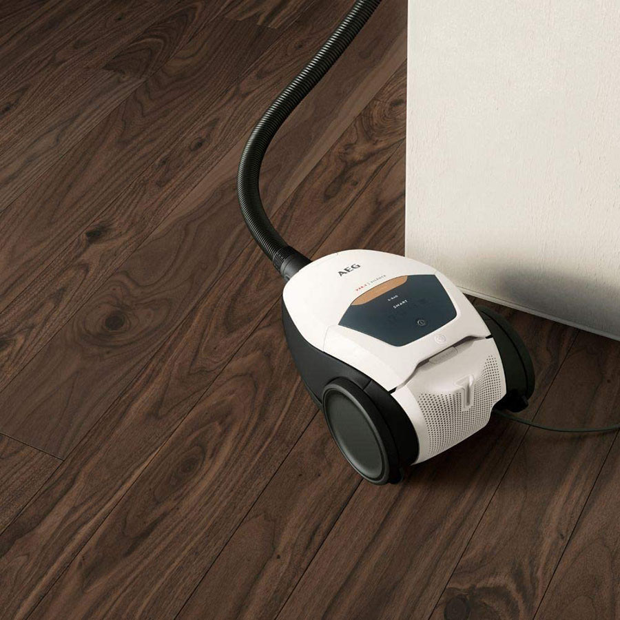 جاروبرقی 2200 وات  آ ا گ مدل  VX82-1-alr