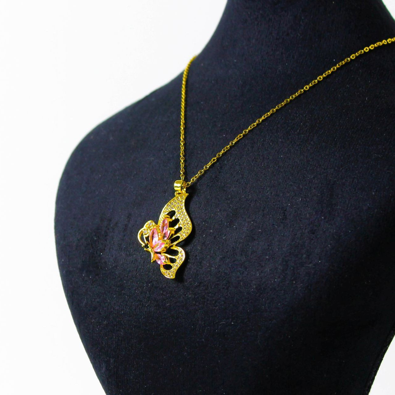 گردنبند دخترانه مدل پروانه نگین دار کد 113 A گردنبند دخترانه مدل پروانه نگین دار کد 113 A