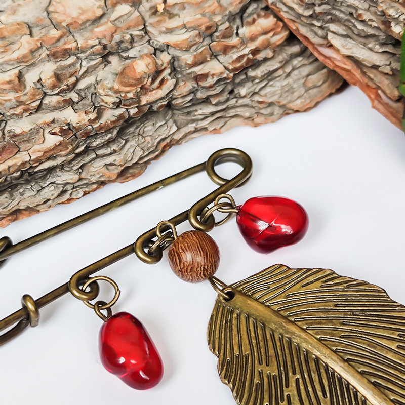 سنجاق سینه زنانه مدل برگ انار