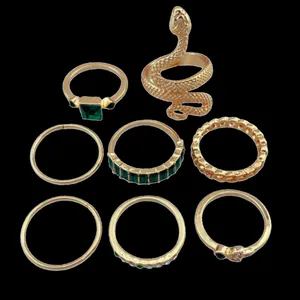 انگشتر زنانه مدل نگین باگتی مجموعه 8 عددی 