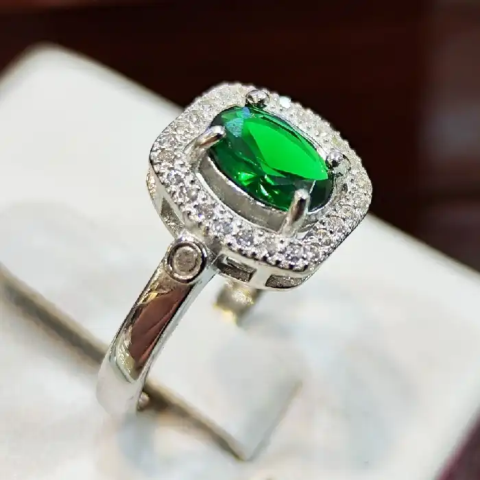 انگشتر نقره زنانه مدل سنگ زمرد کد 76