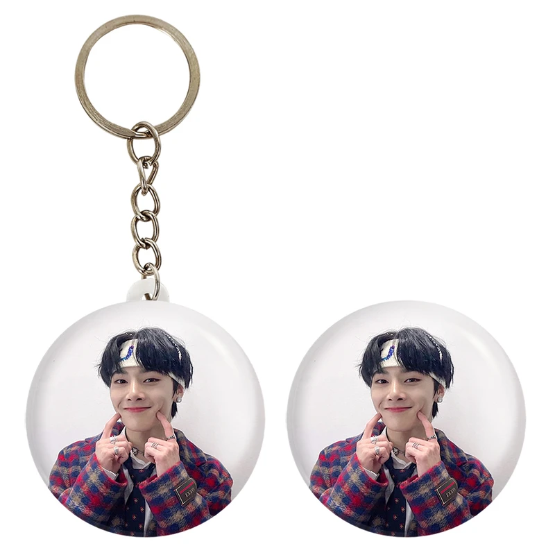 پیکسل خندالو مدل آی ان گروه استری کیدز Stray Kids کد 11850 به همراه جاکلیدی