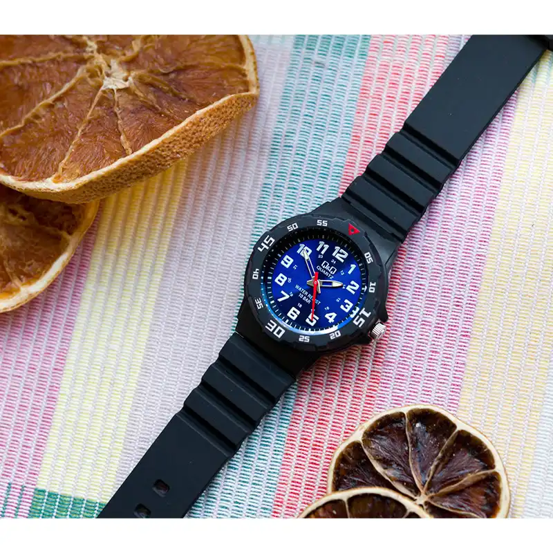 ساعت مچی عقربه ای کیو اند کیو مدل vr19j05y