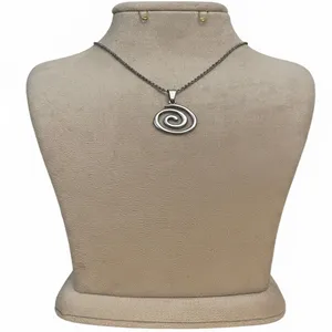 گردنبند زنانه مدل زنجیر و مدال طرح اسپیرال