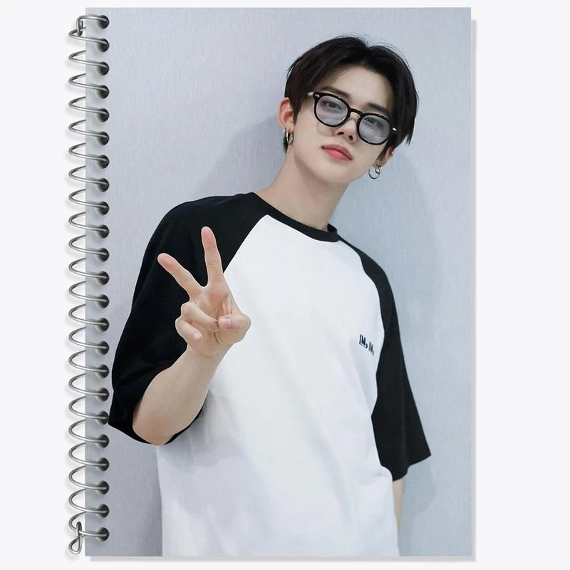 دفتر زبان 50 برگ خندالو مدل دو خط طرح یونجون گروه تی اکس تی TXT کد 19983