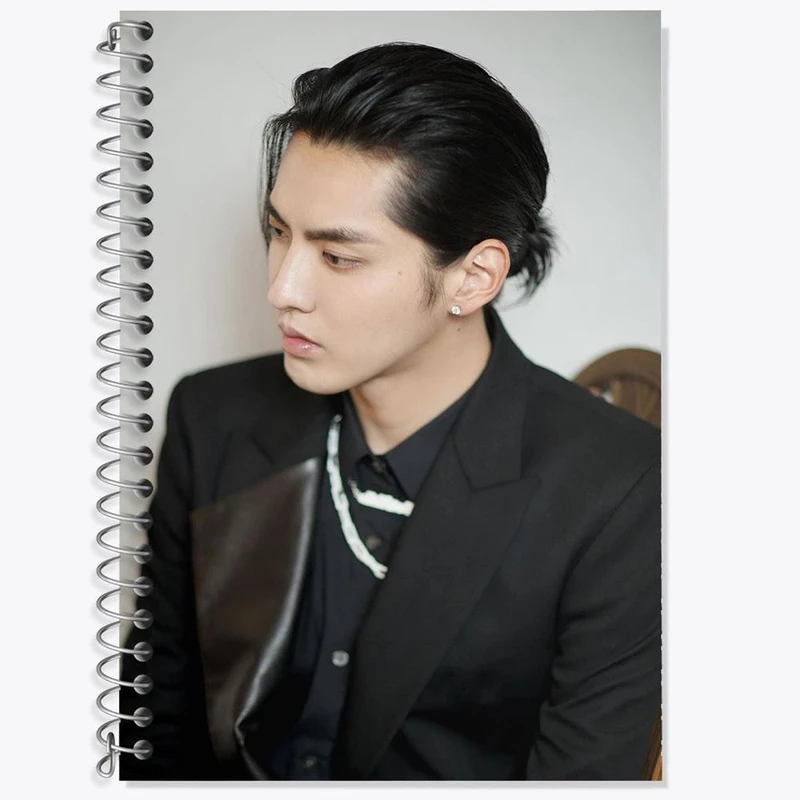 دفتر زبان 50 برگ خندالو مدل دو خط طرح کریس وو گروه اکسو EXO کد 13431